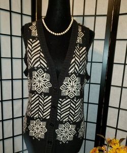 ☆FOREVER 21☆EUC! Winter flakes LG sweater Vest